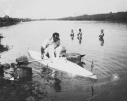A kayaking trip on the Panchganka River, which flows near the settlement for Polish refugees; source: Poles from India Association A kayaking trip on the Panchganka River, which flows near the settlement for Polish refugees; source: Poles from India Association