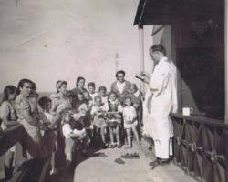 Polish refugees during Easter service, Karachi, 1944; source: private collection of Jerzy Szczawiński Polish refugees during Easter service, Karachi, 1944; source: private collection of Jerzy Szczawiński