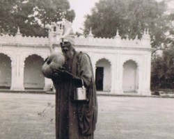 Sathu – Buddhist priest near Kolhapur, 1946; source: private collection of Jerzy Szczawiński Sathu – Buddhist priest near Kolhapur, 1946; source: private collection of Jerzy Szczawiński