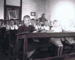 Second grade during a lesson with Emilia Pokrzywowa, Balachadi 1943; source: from the collection of Wiesław Stypuła Second grade during a lesson with Emilia Pokrzywowa, Balachadi 1943; source: from the collection of Wiesław Stypuła