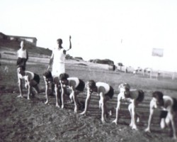 Start of the 100-meter race final during the estate games, Balachadi, 1945; source: from the collection of Wiesław Stypuła Start of the 100-meter race final during the estate games, Balachadi, 1945; source: from the collection of Wiesław Stypuła