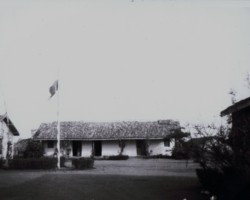 The cottage of the local doctor – the Hindu Dr. Ashani, Balachadi; source: from the collection of Wiesław Stypuła The cottage of the local doctor – the Hindu Dr. Ashani, Balachadi; source: from the collection of Wiesław Stypuła