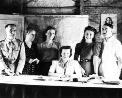 Members of the Economic and Financial Department of the estate (from the left): Zygmunt Łopiński, Janina Jerzykowska, Halina Hajdul, Elżbieta Haczewska, Julia Dąbrowska, Ignacy Kasprowicz, Valivade, 1944; source: Koło Polaków z India Members of the Economic and Financial Department of the estate (from the left): Zygmunt Łopiński, Janina Jerzykowska, Halina Hajdul, Elżbieta Haczewska, Julia Dąbrowska, Ignacy Kasprowicz, Valivade, 1944; source: Koło Polaków z India