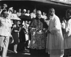 Visit to the estate of Archbishop Dr. Henryk Doering (visible next to him: Felicja Grabianka, parish priest Leopold Dallinger and priest Jan Przybysz), Valivade, 1944; source: Koło Polaków z India Visit to the estate of Archbishop Dr. Henryk Doering (visible next to him: Felicja Grabianka, parish priest Leopold Dallinger and priest Jan Przybysz), Valivade, 1944; source: Koło Polaków z India