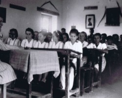Helena Krzętowska during a lesson in class IVa, Balachadi, 1944; source: from the collection of Wiesław Stypuła Helena Krzętowska during a lesson in class IVa, Balachadi, 1944; source: from the collection of Wiesław Stypuła