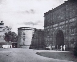 Khambalia Gate, Jamnagar; source: Naoroji M. Dumasia, Jamnagar and its Ruler, Bombay 1927 Khambalia Gate, Jamnagar; source: Naoroji M. Dumasia, Jamnagar and its Ruler, Bombay 1927