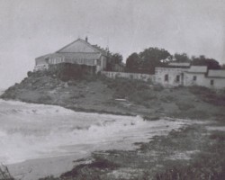 The summer seaside residence of Maharaja Digvijaysinhji in Balachadi; source: from the collection of Wiesław Stypuła The summer seaside residence of Maharaja Digvijaysinhji in Balachadi; source: from the collection of Wiesław Stypuła