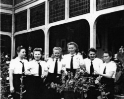Members of the Saint Joseph's Convent in the monastery courtyard in Panchgani; source: Poles' Circle from India Members of the Saint Joseph's Convent in the monastery courtyard in Panchgani; source: Poles' Circle from India