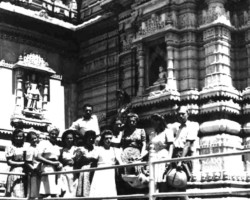 Polish refugees in a Jain temple, Kolhapur; source: Poles from India Association Polish refugees in a Jain temple, Kolhapur; source: Poles from India Association
