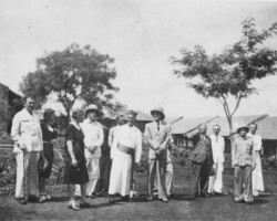 Visit to the estate of the local archbishop Thomas Roberts (visible next to him: the estate head Władysław Jagiełłowicz, NN, Helena Małachowska, delegate Michał Goławski, Stanisław Dudryk-Darlewski, Zdzisław Żerebecki, NN, Bronisław Tijewski, parish priest Leopold Dallinger), Valivade, 1944; source: Koło Polaków z India Visit to the estate of the local archbishop Thomas Roberts (visible next to him: the estate head Władysław Jagiełłowicz, NN, Helena Małachowska, delegate Michał Goławski, Stanisław Dudryk-Darlewski, Zdzisław Żerebecki, NN, Bronisław Tijewski, parish priest Leopold Dallinger), Valivade, 1944; source: Koło Polaków z India