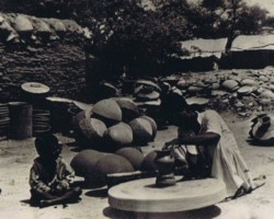 An Indian potter near Valivade; source: private collection of Jerzy Szczawiński An Indian potter near Valivade; source: private collection of Jerzy Szczawiński