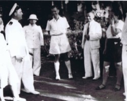 A delegation of Polish sailors from the ship "Kościuszko" who presented the Polish children's center in Bandra with a large national flag, which was ceremoniously raised daily on the mast of the Balachadi housing estate near Jamnagar (after the children had been transported to that town ), Bandra, 1942; source: from the collection of Wiesław Stypuła A delegation of Polish sailors from the ship "Kościuszko" who presented the Polish children's center in Bandra with a large national flag, which was ceremoniously raised daily on the mast of the Balachadi housing estate near Jamnagar (after the children had been transported to that town ), Bandra, 1942; source: from the collection of Wiesław Stypuła