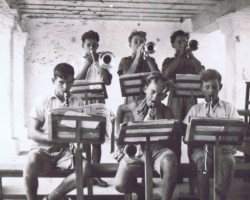 Sextet of "wind players": trombone – Stefan Klosowski, cornets – Wiesław Stypuła and Stanisław Polak, clarinet – Janusz Pokrzywa, saxophones – Marian Różański and Józef Skarżeński, 1945, Balachadi; source: from the collection of Wiesław Stypuła Sextet of "wind players": trombone – Stefan Klosowski, cornets – Wiesław Stypuła and Stanisław Polak, clarinet – Janusz Pokrzywa, saxophones – Marian Różański and Józef Skarżeński, 1945, Balachadi; source: from the collection of Wiesław Stypuła