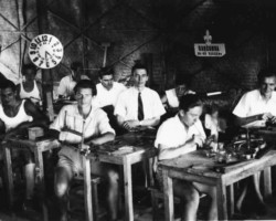 Handicraft workshops in the Valivade housing estate, visible: Jerzy Kowalski, Jan Siedlecki, Wiesław Matulewicz, Henryk Wądołkowski, Jan Pacholski, Józefat Abramowicz, Romuald Blumski, Jerzy Liszka, Stanisław Kaszuba, Valivade, 1947; source: Poles from India Association Handicraft workshops in the Valivade housing estate, visible: Jerzy Kowalski, Jan Siedlecki, Wiesław Matulewicz, Henryk Wądołkowski, Jan Pacholski, Józefat Abramowicz, Romuald Blumski, Jerzy Liszka, Stanisław Kaszuba, Valivade, 1947; source: Poles from India Association