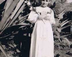 A girl from the orphanage of the estate (General W. Sikorski Educational Facility) after receiving her First Holy Communion; source: private collection of Jerzy Szczawiński A girl from the orphanage of the estate (General W. Sikorski Educational Facility) after receiving her First Holy Communion; source: private collection of Jerzy Szczawiński
