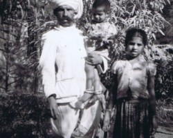 Chokidar Bahan – assistant to the commander of the Balachadi settlement, Franciszek Pluta – with his children; source: from the collection of Wiesław Stypuła Chokidar Bahan – assistant to the commander of the Balachadi settlement, Franciszek Pluta – with his children; source: from the collection of Wiesław Stypuła