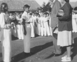 Children at the assembly in "formal" costumes, during the visit of the housing estate in Balachadi by the Consul General of the Republic of Poland from Bombay - Jerzy Litewski, the guest is welcomed on behalf of the children by Bohdan Czaykowski; source: Poles' Circle from Niechciały Children at the assembly in "formal" costumes, during the visit of the housing estate in Balachadi by the Consul General of the Republic of Poland from Bombay - Jerzy Litewski, the guest is welcomed on behalf of the children by Bohdan Czaykowski; source: Poles' Circle from Niechciały