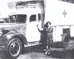 Kira Banasińska (wife of the Consul General of the Republic of Poland – Eugeniusz, the initiator of sending transports with charitable aid for Polish exiles in the Soviet Union) from the Bombay Delegation of the Polish Red Cross in front of a truck from the Polish Red Cross expedition with gifts for Poles in the USSR, Bombay, November 1941; source: from the collection of Wiesław Stypuła Kira Banasińska (wife of the Consul General of the Republic of Poland – Eugeniusz, the initiator of sending transports with charitable aid for Polish exiles in the Soviet Union) from the Bombay Delegation of the Polish Red Cross in front of a truck from the Polish Red Cross expedition with gifts for Poles in the USSR, Bombay, November 1941; source: from the collection of Wiesław Stypuła
