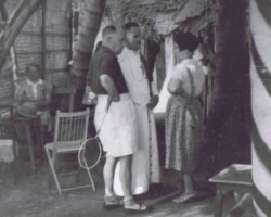 In the foreground, the Consul General of the Republic of Poland in Bombay – Eugeniusz Banasiński (with a racket) accompanied by his wife – Kira (standing), an activist of the Polish Red Cross Delegation, a local priest, Bombay, 1942; source: from the collection of Wiesław Stypuła In the foreground, the Consul General of the Republic of Poland in Bombay – Eugeniusz Banasiński (with a racket) accompanied by his wife – Kira (standing), an activist of the Polish Red Cross Delegation, a local priest, Bombay, 1942; source: from the collection of Wiesław Stypuła