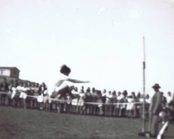 Girls' high jump competition at the housing estate games, Balachadi, 1945; source: from the collection of Wiesław Stypuła Girls' high jump competition at the housing estate games, Balachadi, 1945; source: from the collection of Wiesław Stypuła