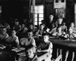 Studying at an educational institution in Valivade - class III in school number 4; source: Poles from India Association Studying at an educational institution in Valivade - class III in school number 4; source: Poles from India Association