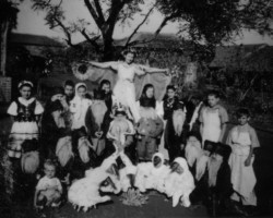 Children from the General W. Sikorski Educational Facility (orphanage) after artistic performances; source: Poles from India Association Children from the General W. Sikorski Educational Facility (orphanage) after artistic performances; source: Poles from India Association