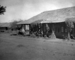 School No. 3 in the settlement for Polish refugees in Valivade - a facility where children from the orphanage (General W. Sikorski Educational Facility) were educated; source: Poles from India Association School No. 3 in the settlement for Polish refugees in Valivade - a facility where children from the orphanage (General W. Sikorski Educational Facility) were educated; source: Poles from India Association
