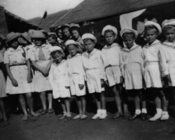 Children from the General W. Sikorski Educational Facility in Valivade; source: Poles from India Association Children from the General W. Sikorski Educational Facility in Valivade; source: Poles from India Association