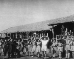 Scoutmaster Zdzisław Peszkowski (in a light shirt) with girl and boy scouts in the settlement for Polish refugees in Valivade; source: Poles from India Association Scoutmaster Zdzisław Peszkowski (in a light shirt) with girl and boy scouts in the settlement for Polish refugees in Valivade; source: Poles from India Association