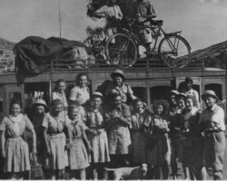 Scout group from Valivade; source: Poles from India Association Scout group from Valivade; source: Poles from India Association
