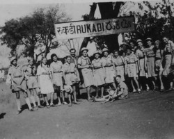 A scout group during a field trip to Rukadi near Valivade; source: Poles from India Association A scout group during a field trip to Rukadi near Valivade; source: Poles from India Association