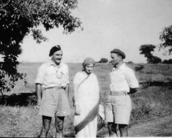 Visit to Valivade by Wanda Dynowska (Polish writer, translator from Hindi, social activist and popularizer of theology and philosophy of Hinduism in Poland, collaborator of Mohandas - Mahatma - Gandhi) - meeting with scoutmasters (on the left Zdzisław Peszkowski); source: Poles' Circle from Niechciały Visit to Valivade by Wanda Dynowska (Polish writer, translator from Hindi, social activist and popularizer of theology and philosophy of Hinduism in Poland, collaborator of Mohandas - Mahatma - Gandhi) - meeting with scoutmasters (on the left Zdzisław Peszkowski); source: Poles' Circle from Niechciały