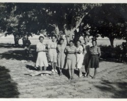 Polish refugees from the Soviet Union after arriving by sea from Iran to India, in transit camps near Karachi; source: Poles' Association in India Polish refugees from the Soviet Union after arriving by sea from Iran to India, in transit camps near Karachi; source: Poles' Association in India