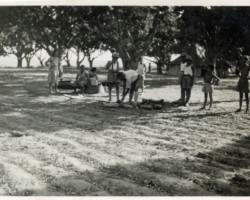 Polish refugees from the Soviet Union after arriving by sea from Iran to India, in transit camps near Karachi; source: Poles' Association in India Polish refugees from the Soviet Union after arriving by sea from Iran to India, in transit camps near Karachi; source: Poles' Association in India