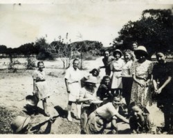 Polish refugees from the Soviet Union after arriving by sea from Iran to India, in transit camps near Karachi; source: Poles' Association in India Polish refugees from the Soviet Union after arriving by sea from Iran to India, in transit camps near Karachi; source: Poles' Association in India