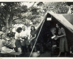Polish refugees from the Soviet Union after arriving by sea from Iran to India, in transit camps near Karachi; source: Poles' Association in India Polish refugees from the Soviet Union after arriving by sea from Iran to India, in transit camps near Karachi; source: Poles' Association in India