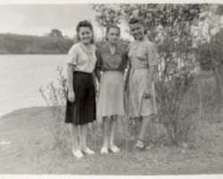 Polish refugees from the Soviet Union after arriving by sea from Iran to India, in transit camps near Karachi; source: Poles' Association in India Polish refugees from the Soviet Union after arriving by sea from Iran to India, in transit camps near Karachi; source: Poles' Association in India