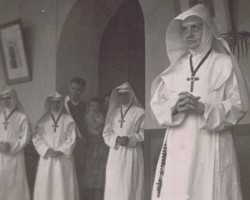 Sisters from the convent in Panchgani, 1945; source: from the collection of Wiesław Stypuła Sisters from the convent in Panchgani, 1945; source: from the collection of Wiesław Stypuła