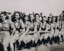 A group of Polish Girl Scouts from the Country Club camp and an English Scout during an international jamboree, Karachi, 1943; source: from the collection of Wiesław Stypuła A group of Polish Girl Scouts from the Country Club camp and an English Scout during an international jamboree, Karachi, 1943; source: from the collection of Wiesław Stypuła