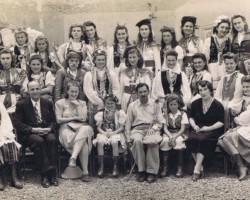Polish students of the Convent of St. Joseph in Panchgani and their Polish guardians; source: from the collection of Wiesław Stypuła Polish students of the Convent of St. Joseph in Panchgani and their Polish guardians; source: from the collection of Wiesław Stypuła