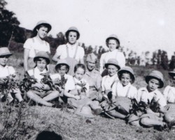 Polish children from the sanatorium in Panchgani; source: from the collection of Wiesław Stypuła Polish children from the sanatorium in Panchgani; source: from the collection of Wiesław Stypuła