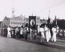 Polish youth and other refugees from the Malir camp during the Corpus Christi procession, Karachi, 1944; source: from the collection of Wiesław Stypuła Polish youth and other refugees from the Malir camp during the Corpus Christi procession, Karachi, 1944; source: from the collection of Wiesław Stypuła
