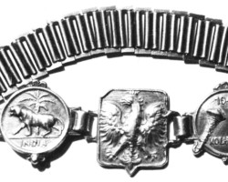 Silver bracelet - one of the artistic crafts available in shops or stalls in the Valivade housing estate - a souvenir product made by Polish refugees from their stay on the subcontinent; source: Poles' Circle from Niechciały Silver bracelet - one of the artistic crafts available in shops or stalls in the Valivade housing estate - a souvenir product made by Polish refugees from their stay on the subcontinent; source: Poles' Circle from Niechciały
