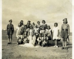 Polish refugees in a transit camp near Karachi after artistic performances; source: Poles from India Association Polish refugees in a transit camp near Karachi after artistic performances; source: Poles from India Association