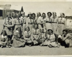 A troop of Polish girl scouts in a transit camp near Karachi; source: Poles from India Association A troop of Polish girl scouts in a transit camp near Karachi; source: Poles from India Association