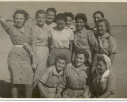 Polish girls in the Country Club refugee transit camp near Karachi; source: Poles from India Association Polish girls in the Country Club refugee transit camp near Karachi; source: Poles from India Association