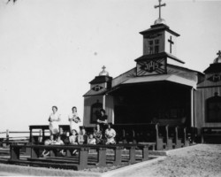 Chapel in the Country Club camp, where services were held by Franciscans from the monastery in Karachi; source: Poles from India Association Chapel in the Country Club camp, where services were held by Franciscans from the monastery in Karachi; source: Poles from India Association