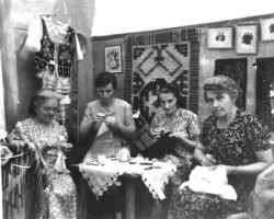 Handicrafts made by the residents of the Country Club camp for the craft festival in Karachi; source: Poles from India Association Handicrafts made by the residents of the Country Club camp for the craft festival in Karachi; source: Poles from India Association