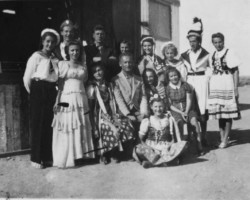 Members of the drama group operating in the Country Club camp since 1943; source: Poles from India Group Members of the drama group operating in the Country Club camp since 1943; source: Poles from India Group